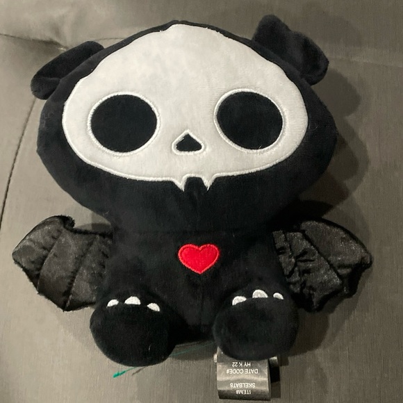 Skelanimals Diego and Squishmallows Melfy - Picture 6 of 7